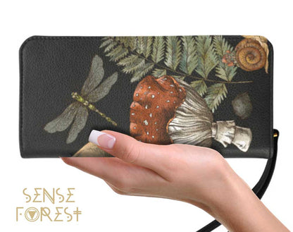 Forest witch Magic mushroom fern Women's Clutch Purse with wristlet strap